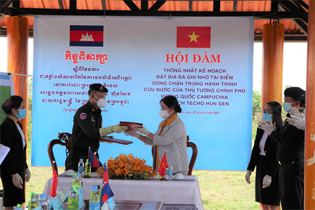 Hội đàm thống nhất đặt bia đá ghi nhớ tại điểm dừng chân của Thủ tướng Campuchia