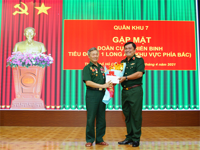 Đoàn Cựu chiến binh Tiểu đoàn 1 Long An thăm Quân khu 7