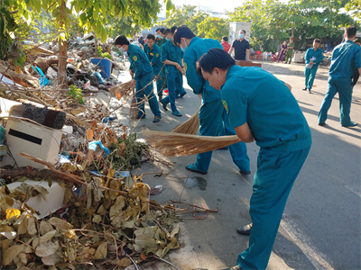 Quận Tân Phú ra quân làm sạch môi trường