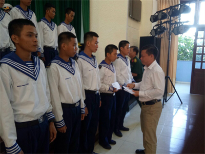 Thành phố Thủ Dầu Một, tỉnh Bình Dương  thăm chiến sĩ mới tại Trung tâm Huấn luyện Vùng 4 Hải quân