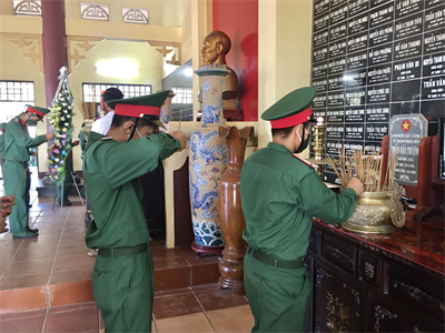 Trung đoàn Minh Đạm tổ chức về nguồn cho chiến sĩ mới