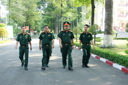 Kiểm tra công tác chuẩn bị tham gia Hội thi “Doanh trại chính qui, xanh, sạch, đẹp”