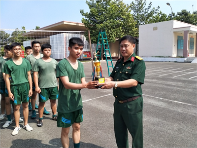 Ban CHQS thị xã Tân Uyên, tỉnh Bình Dương giao lưu thể dục thể thao