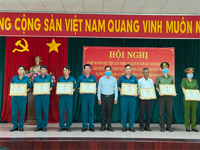 Huyện Đất Đỏ, tỉnh Bà Rịa - Vũng Tàu sơ kết 6 năm thực hiện Luật Nghĩa vụ quân sự 2015 giai đoạn 2016-2021