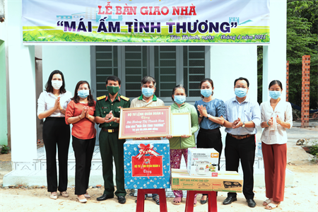 Quân đoàn 4 tặng nhà “Mái ấm tình thương” vùng căn cứ cách mạng tỉnh Tây Ninh