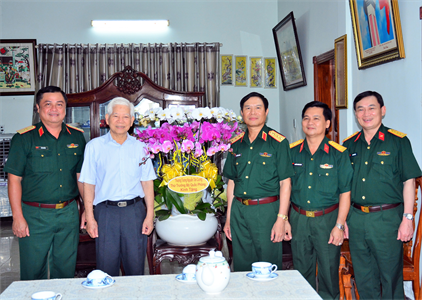 Thượng tướng Nguyễn Tân Cương thăm nguyên Chủ tịch nước Nguyễn Minh Triết và lãnh đạo tỉnh Bình Dương