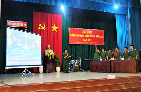 Sư đoàn 302 đẩy mạnh công tác tuyên truyền, phổ biến, giáo dục pháp luật cho cán bộ, chiến sĩ