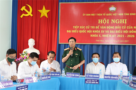 Thượng tướng Nguyễn Tân Cương tiếp xúc cử tri tại Bình Dương