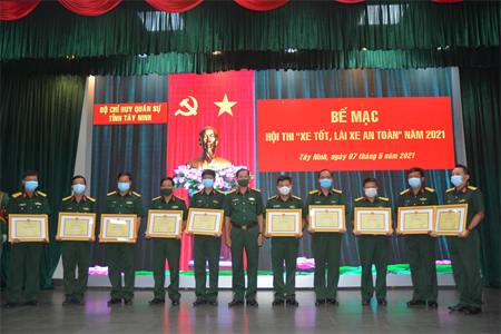 Bộ CHQS tỉnh Tây Ninh bế mạc hội thi xe tốt, lái xe an toàn