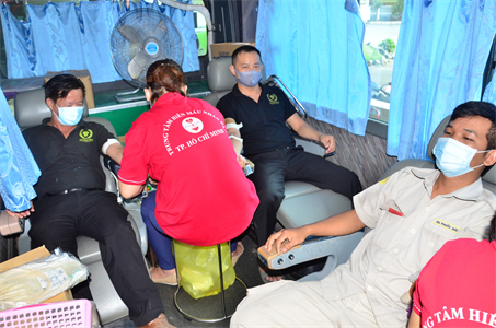 Hơn 100 cán bộ, nhân viên Công ty Tây Nam tham gia hiến máu nhân đạo