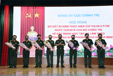 Cục Chính trị Quân khu: Thực hiện Chỉ thị 05 làm sáng đẹp hình ảnh “Bộ đội Cụ Hồ” thời kỳ mới