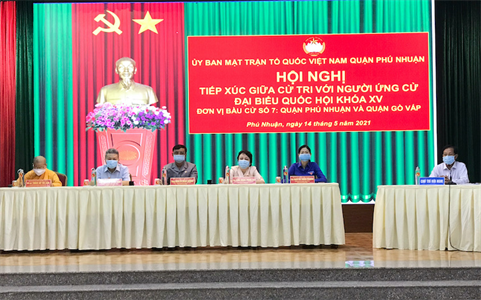 Ứng viên đại biểu Quốc hội tiếp xúc cử tri cán bộ, chiến sĩ LLVT Quân khu 7