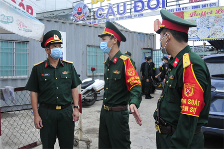 LLVT Thành phố Hồ Chí Minh tích cực làm nhiệm vụ tại các chốt kiểm dịch cửa ngõ thành phố