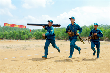 LLVT Thành phố Hồ Chí Minh hội thao khẩu đội pháo binh toàn năng