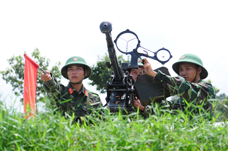 Lực lượng vũ trang Quân khu 7 thi đua hoàn thành “3 nhất” trong bầu cử