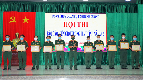 Bế mạc Hội thi báo cáo viên giỏi LLVT tỉnh Bình Dương năm 2021