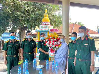 Bộ CHQS tỉnh BR-VT thăm, tặng quà các cơ sở Phật giáo