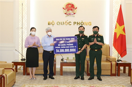 Ban Cứu trợ Trung ương trao 54,506 tỷ đồng hỗ trợ Bộ Quốc phòng chống dịch Covid-19