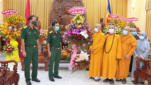 Bộ CHQS tỉnh Bình Dương thăm, chúc mừng Đại lễ Phật đản 2021