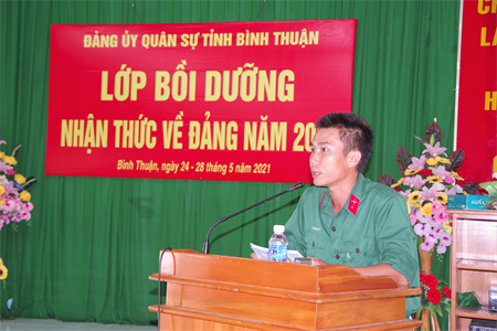 Bộ CHQS tỉnh Bình Thuận bồi dưỡng nhận thức về Đảng cho quần chúng ưu tú
