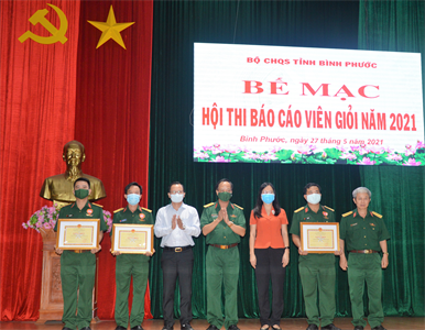 Bộ CHQS tỉnh Bình Phước bế giảng hội thi báo cáo viên giỏi năm 2021
