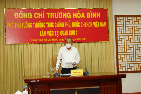 Phó Thủ tướng Thường trực Trương Hòa Bình làm việc tại Quân khu 7