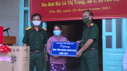 Xã Tân Mỹ, huyện Bắc Tân Uyên, tỉnh Bình Dương bàn giao nhà “Tình nghĩa quân – dân”