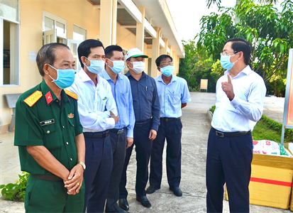 Trung đoàn Minh Đạm tiếp nhận công dân cách ly