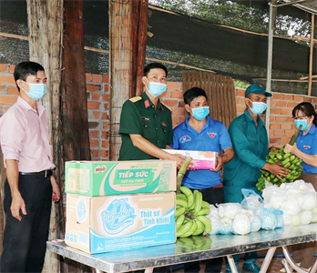 Nghĩa tình quân - dân nơi chốt phòng, chống dịch