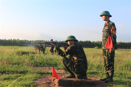 Trung đoàn 174 hoàn thành kiểm tra “3 tiếng nổ” cho chiến sĩ mới