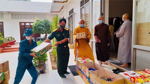 Món quà yêu thương ấm tình quân - dân