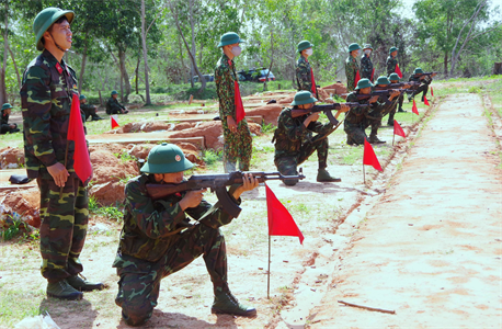 Chiến sĩ Trung đoàn 812 tự tin kiểm tra “3 tiếng nổ”