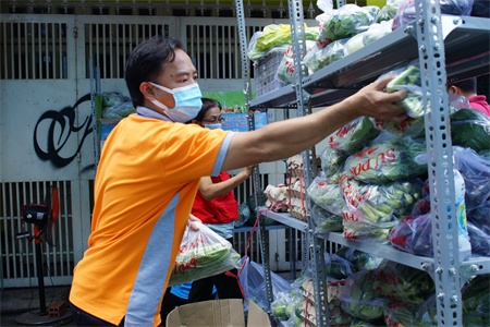 Ấm lòng người dân vùng dịch