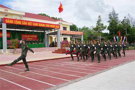 Trung đoàn 812 tuyên thệ chiến sĩ mới
