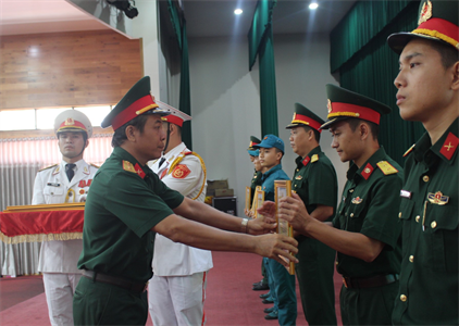 Tỉnh Đồng Nai bế giảng khóa huấn luyện đại đội dân quân thường trực luân phiên tập trung