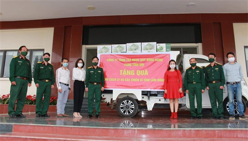 Công ty Trà Ngọc Duy tặng 2.000 phần quà cho các đơn vị làm nhiệm vụ phòng chống Covid-19