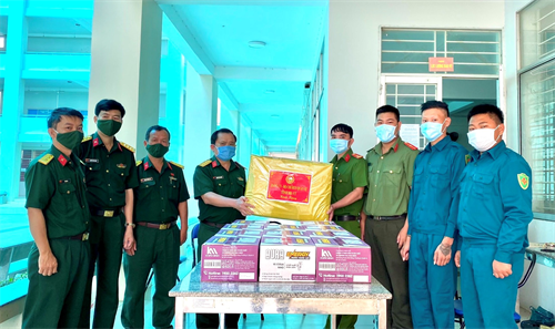 Bộ CHQS tỉnh Bà Rịa - Vũng Tàu thăm, tặng quà các cơ sở cách ly phòng, chống dịch