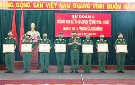 Sư đoàn 5 họp mặt kỷ niệm 96 năm Ngày báo chí Cách mạng Việt Nam