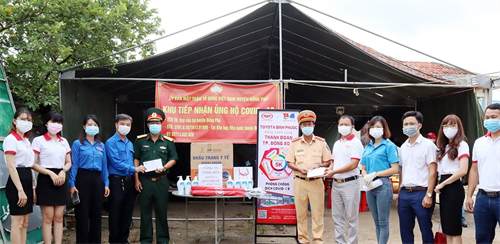 Thăm, tặng quà các chốt kiểm dịch huyện Chơn Thành và Đồng Phú, tỉnh Bình Phước
