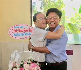 Tự hào người lính cầm súng, cầm bút Miền Đông!