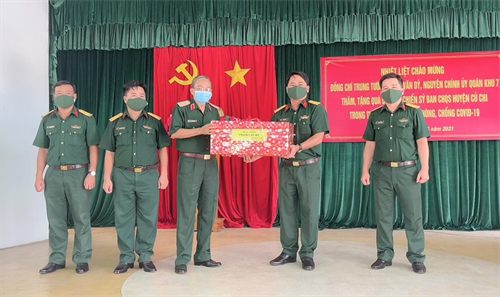 Trung tướng Phạm Văn Dỹ thăm, động viên LLVT huyện Củ Chi phòng, chống dịch