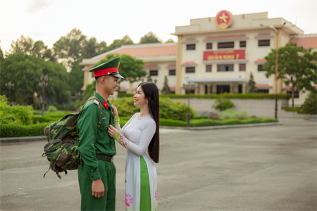 Biết trả lời sao