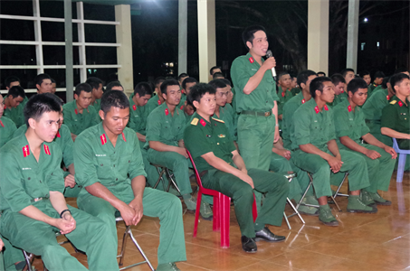 Sư đoàn 302 tăng cường đối thoại dân chủ