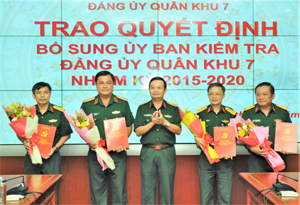 Thư chúc mừng của Chính ủy Quân khu nhân kỷ niệm 45 năm Ngày truyền thống Ngành Kiểm tra Đảng Quân khu 7