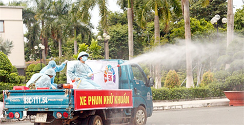 Huyện Hớn Quản, tỉnh Bình Phước phun thuốc khử khuẩn phòng, chống dịch Covid-19