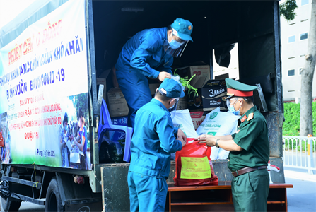 Xe “Phiên chợ 0 đồng” của LLVT quận Tân Phú