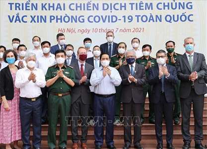 Phát động triển khai Chiến dịch tiêm chủng vắc xin phòng Covid-19 toàn quốc