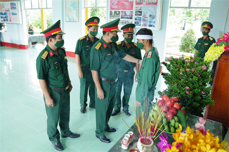 Nén nỗi đau mất cha để thực hiện nhiệm vụ giữa tâm dịch