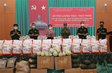 Quân khu 5 hỗ trợ hơn 20 tấn thực phẩm giúp người dân TP.HCM