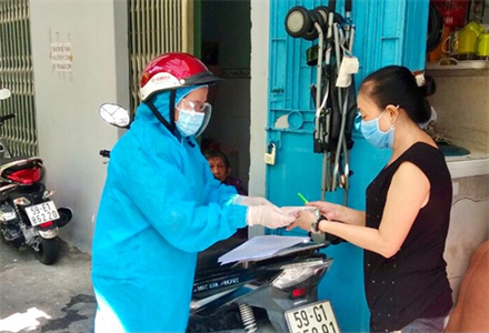 Nhanh chóng đưa tiền hỗ trợ đến với dân nghèo